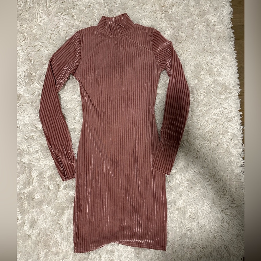PrettyLittleThing ribbed velvet dress